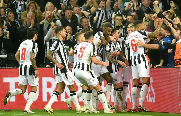 img of El Newcastle celebra una victoria a expensas del PSG