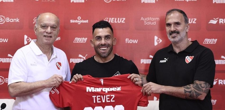 img of Carlos Tevez extiende su contrato con Independiente