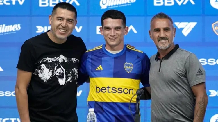 img of El Elche oficializa la salida del argentino Lautaro Blanco a Boca