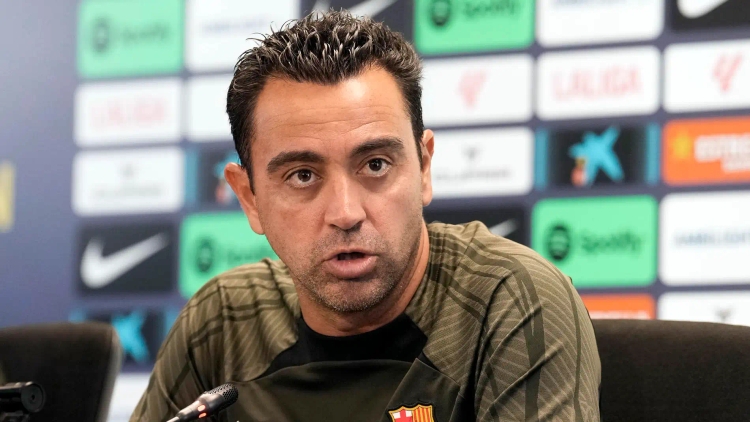 img of Xavi por delante de Ancelotti y Simeone en la carrera por el liderato.