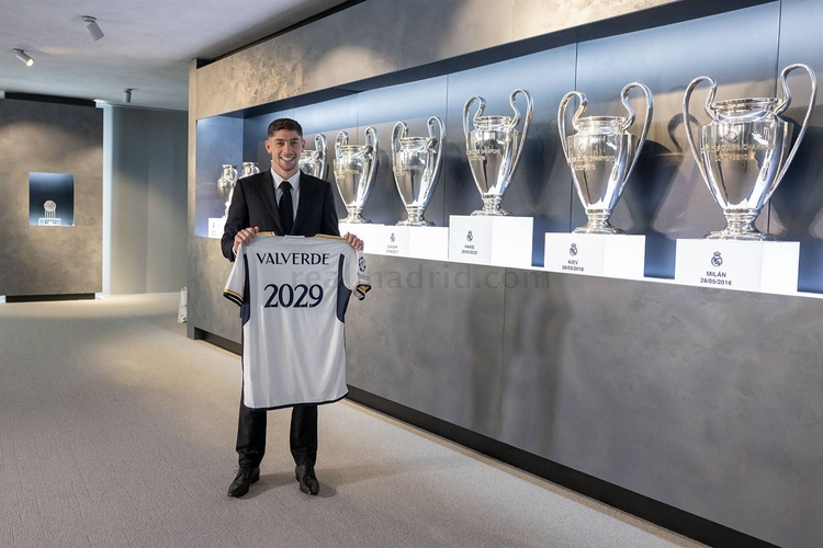 img of Pajarito Valverde renueva con el Real Madrid hasta el 2029